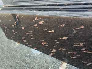 Dalles de granit poli directement de l'usine pour comptoirs de cuisine, carreaux muraux, revêtements de sol et projets de construction, disponibles à la vente - Product Image 3