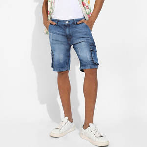 Shorts en jean délavé pour homme, coupe longue et ample, style décontracté d'été, avec 4 poches, design tendance pour festivals de musique, personnalisable - Product Image 3