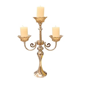 Candelabro moderno de metal dorado como centro de mesa para decoración de bodas, elegante para fiestas y eventos. - Product Image 2