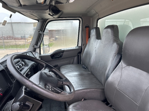 Camión de Caja Mediana International MV607 Usado en Buen Estado, Años 2019/2020, con Transmisión Automática, 216,430 millas - Product Image 2