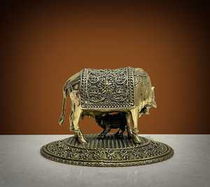Estatua de ternero de latón hecha a mano, figura de vaca Kamdhenu, acabado vintage, artículo de decoración para el hogar, regalo. - Product Image 2