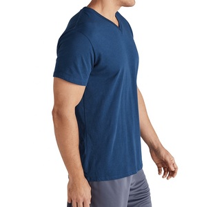 T-shirts pour hommes à col en V avec logo personnalisé, coton léger, vêtements décontractés, fabricant en gros de t-shirts pour hommes - Product Image 4