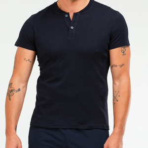 เสื้อยืดเฮนลีย์แขนสั้นทรงโอเวอร์ไซส์สำหรับผู้ชาย ผ้าฝ้าย 100% ผ้าเจอร์ซีย์ถักแบบลำลอง คอกลม ความยาวปกติ เป็นมิตรกับสิ่งแวดล้อม ด้านหน้า - Product Image 4