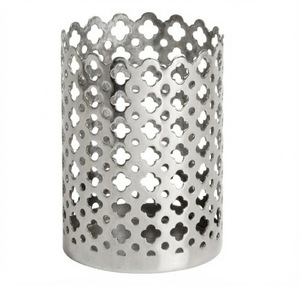 Portavelas Redondo de Metal Verde Claro con Diseño Geométrico Recortado para Decoración del Hogar, Bodas y Navidad - Product Image 4