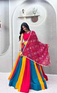 Espejo de mano de diseño y blusa de algodón con bordado de hilo, con lehenga de algodón completamente cosida, lista para usar, conjunto de lehenga choli para Navratri. - Product Image 2