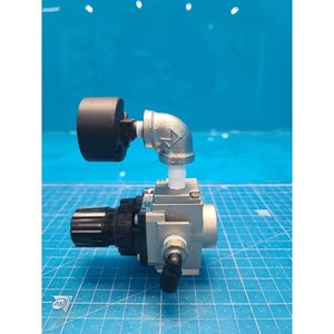 Régulateur de pression SMC AR20-02GH-R, utilisé comme pièce détachée pour équipement semi-conducteur d'occasion - Product Image 2