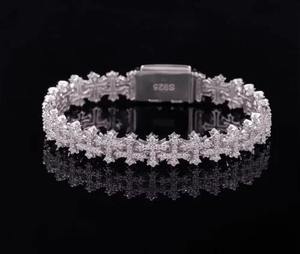 Bracelet croix en argent personnalisé de haute qualité, style hip-hop, serti de diamants Moissanite, bracelet cubain pour homme, idéal pour les soirées - Product Image 4