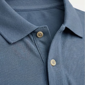 Chemise décontractée pour homme en piqué 100 % polyester bleu marine à manches courtes, respirante, infroissable, coupe classique, design tricoté uni - Product Image 4