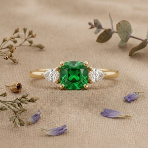 Bague de fiançailles solitaire Elodie 1,8 mm en moissanite, sertie à griffes, plaquée or 14 carats, minimaliste, pour mariage, anniversaire, fête - Product Image 2