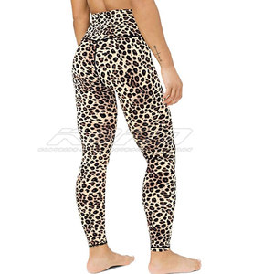 Leggings tendance à sublimation, pantalon de sport imprimé intégral, leggings de yoga, matière douce, respirante et extensible - Product Image 3