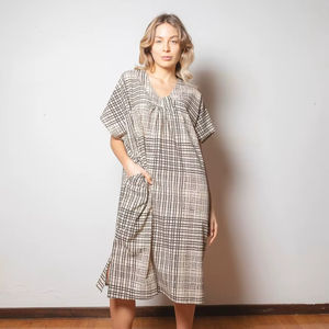 Robe d'été bohème chic en coton beige à motifs géométriques imprimés à la main - Product Image 1