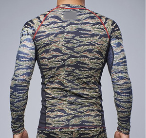 เสื้อรัดกล้ามเนื้อระบายอากาศคุณภาพพรีเมียมสำหรับ MMA BJJ พิมพ์ลายโลโก้ด้วยความร้อน แห้งเร็ว UPF50+ รับผลิตแบบ OEM ODM ขายส่ง - Product Image 3