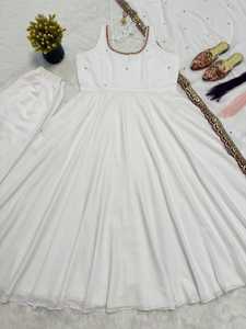 Conjunto de diseñador con top Anarkali de georgette sintético con bordado y múltiples agujas, con pantalón y dupatta, completamente cosido y listo para usar. - Product Image 5