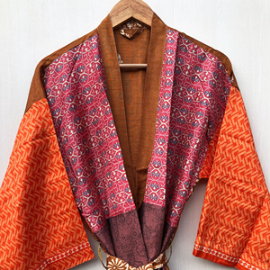 Robe Kimono Longue en Soie à Col en V pour Femme, Légère et Colorée, Idéale pour la Plage ou les Resorts, Vente en Gros - Product Image 1