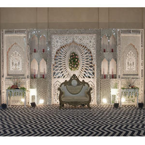 Arche de scène de mariage musulmane avec cadre miroir blanc, toile de fond de mariage de luxe personnalisée, style asiatique, pour la cérémonie Walima, vente en gros à Londres - Product Image 1