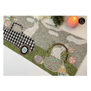 Camino de mesa estilo boho de 39 pulgadas de largo con borlas de cuentas de madera hechas a mano, caminos de mesa rústicos vintage blancos bordados. - Product Image 1