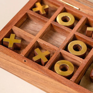 เกมติ๊กต่อไม้ตกแต่งโต๊ะพร้อมลาย XOXO สีทอง ปรับแต่งได้ตามต้องการ เหมาะสำหรับกิจกรรมครอบครัวและเพื่อนฝูง สนุกกับการเล่น - Product Image 6