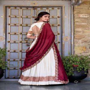 VASTRA COTTAGE Lehenga de Seda Vichitra con Bordado Zari y Lentejuelas, con Blusa y Dupatta Bordada, Traje Étnico Nupcial - Product Image 6