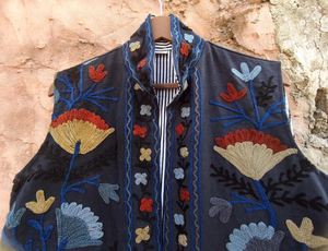 Chaqueta Bordada Suzani Vintage Hecha a Mano de Primera Calidad para Mujer, Ropa Exterior Étnica Bohemia, Disponible para Suministro al por Mayor - Product Image 4