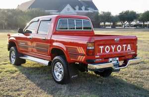 Buena Oferta para Toyota Hilux SSR 4x4 de 1993, Camioneta del Mercado Japonés, 3300 Millas, Transmisión Manual de 5 Velocidades, 4WD - Product Image 2