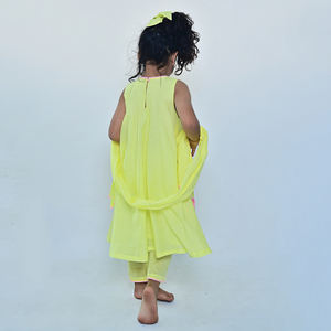 คุณภาพเยี่ยม สีเหลืองอ่อน คอวี แต่งลายละเอียดอย่างประณีตบนเสื้อคุर्ติสำหรับเด็ก ชุดเดรสใส่สบายสำหรับงานปาร์ตี้ ราคาดีที่สุด - Product Image 4