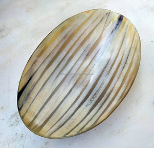 Assiette de service en corne de vache naturelle Plateau en corne fait à la main pour les collations Fruits Vaisselle en corne unique pour la maison et les cadeaux par FWE - Product Image 4