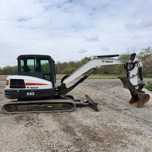 Moteur et pompe pour mini-excavatrice Bobcat E42 - Garantie de 4 ans - Avec une puissance d'excavation élevée et des commandes fluides - Product Image 2
