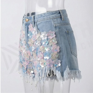 Shorts en jean d'été personnalisés avec sequins, déchirés, taille haute, tendance streetwear pour femmes - Product Image 3