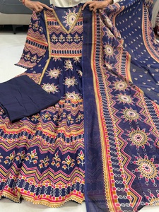 Conjunto de Vestido Anarkali de Algodón Puro Premium con Pantalón y Dupatta, con Trabajo Artesanal, Compre Directamente del Proveedor Indio a Precio de Mayoreo - Product Image 6