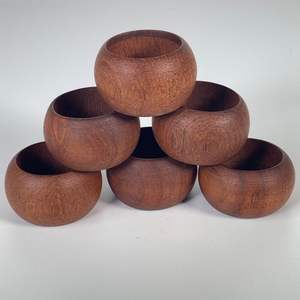 Anillo de servilleta de madera exclusivo que refleja un gusto único en la decoración de la mesa y la elegancia de la recepción. - Product Image 3