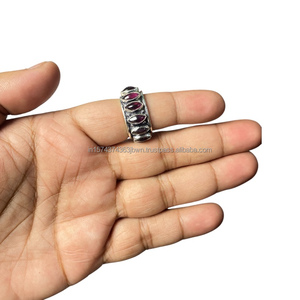 Bague classique en argent sterling 925 de Krittika Jewelers, style statement, faite à la main, avec pierre précieuse grenat, sertie en bélière, pour femmes - Product Image 3