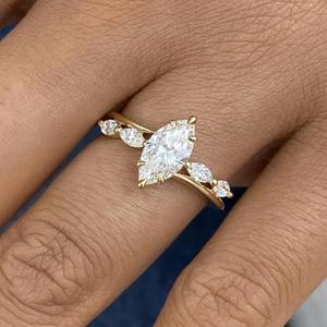 Anillo de Compromiso con Diamante Corte Marquesa para Mujer, Oro Amarillo de 14K, Anillo Solitario con Diamante Cultivado en Laboratorio y Piedras Laterales Marquesa, de Lujo - Product Image 1