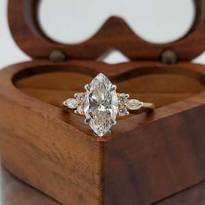Bague en diamant taille marquise classique, unique, fabriquée à la main, créative et artisanale, en or jaune 14 carats pour femme, cadeau de mariage pour demoiselle d'honneur - Product Image 4