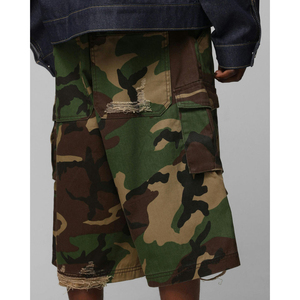 Parfait pour les tenues décontractées et streetwear, shorts en jean amples neutres de style vintage des années 90 pour un look rétro classique. - Product Image 4
