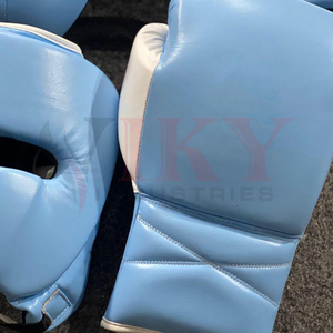 Conjuntos de equipo de boxeo azul claro y blanco con logotipo personalizado, guantes de boxeo profesionales, protector de cabeza, protector de ingle, ropa de protección para entrenamiento de MMA - Product Image 6