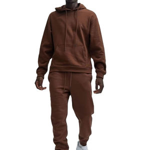 Ensemble de survêtement sportif pour homme, design 2026, avec broderie de logo personnalisée et tissu respirant pour l'entraînement en salle de sport - Product Image 3