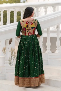 Robe en soie de couleur éclatante, idéale pour les festivals, avec des travaux de tissage, au prix de gros, fabricant de mode féminine - Product Image 6