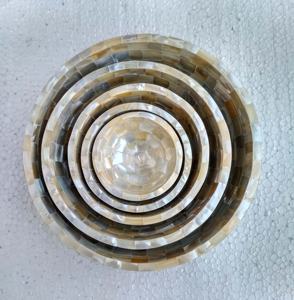 Ensemble de bol à chocolat rond en nacre artisanal indien de différentes tailles Base en résine écologique pour décor de table de fête - Product Image 1