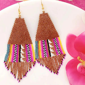 Boucles d'oreilles perlées prêtes à la vente, de qualité supérieure, couleur unie, pour usage professionnel en gros, fabrication sur mesure - Product Image 1