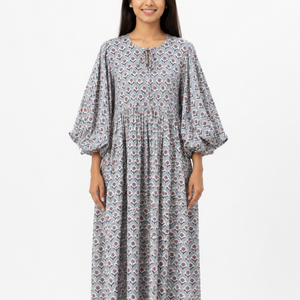 Belle robe en coton à motifs floraux, imprimée à la main, pour un usage décontracté. - Product Image 1