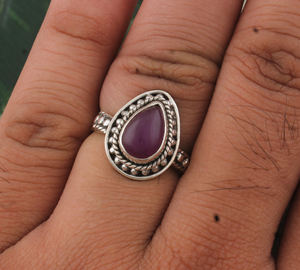 Anillo de Plata de Ley 925 con Bisel de Jade Lavanda Natural, Jadeíta Púrpura Genuina con Banda Punteada y Borde de Cuentas de Plata - Product Image 1