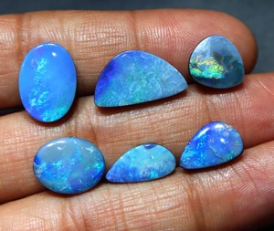 Opale doublette naturelle authentique d'Australie, pierre calibrée, opale bleue feu, doublette cabochon pour la fabrication de bijoux, vente en gros - Product Image 1