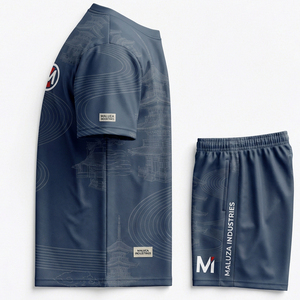 Ensemble d'uniformes de football personnalisés pour hommes, maillot et short de football, imprimé par transfert thermique, 100% polyester UPF 50, kit d'entraînement OEM pour équipe - Product Image 4