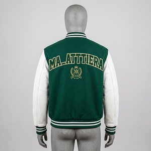 เสื้อแจ็คเก็ต Letterman สีเขียวสำหรับผู้ชาย ตัวเสื้อทำจากผ้าขนสัตว์ แขนเสื้อทำจากหนังสีขาว ปักลายปะติด ปิดด้วยกระดุมแป๊ก รับผลิตตามแบบ OEM ODM - Product Image 2