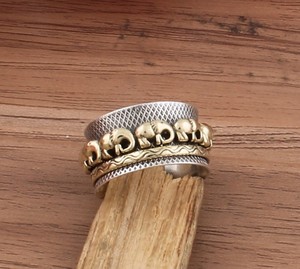 Bague élégante en argent sterling avec éléphant minimaliste, petite bague d'animal, empilable, classique pour femmes, bijoux de fête et de tous les jours - Product Image 4
