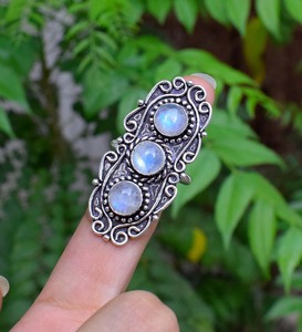 Bague à trois pierres en pierre de lune, argent sterling 925, sertissage clos, bijoux de fiançailles - Product Image 2