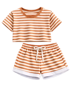 ชุดเซ็ตเสื้อครอปและกางเกงขาสั้นลายทางสีน้ำตาลขาวสำหรับผู้หญิง สไตล์ลำลองฤดูร้อน ชุดสองชิ้น เอวยางยืด ชุดลำลองใส่สบายๆ สตรีทแวร์ รับผลิตแบบ OEM - Product Image 1