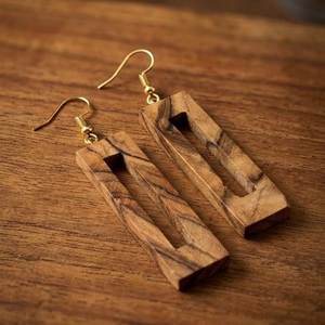 Boucles d'oreilles pendantes géométriques en bois artisanal, légères, pour usage quotidien et décontracté, bijoux fantaisie personnalisés pour femmes - Product Image 4