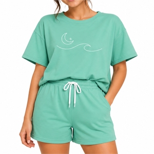 Ensemble T-shirt et short de détente pour femme – Style lounge haut de gamme, confortable pour le quotidien, mode décontractée moderne, coton doux - Product Image 1