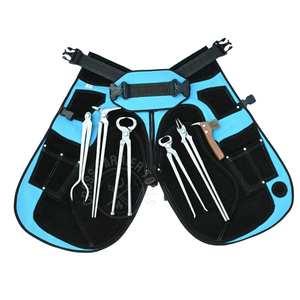 Kit d'outils de fermeur avec pince à fer à tête ronde, écarteur de fer à cheval, outil de retrait de fer à cheval, cisaille à sabots, tablier de sécurité vétérinaire et protège-jambes - Product Image 1